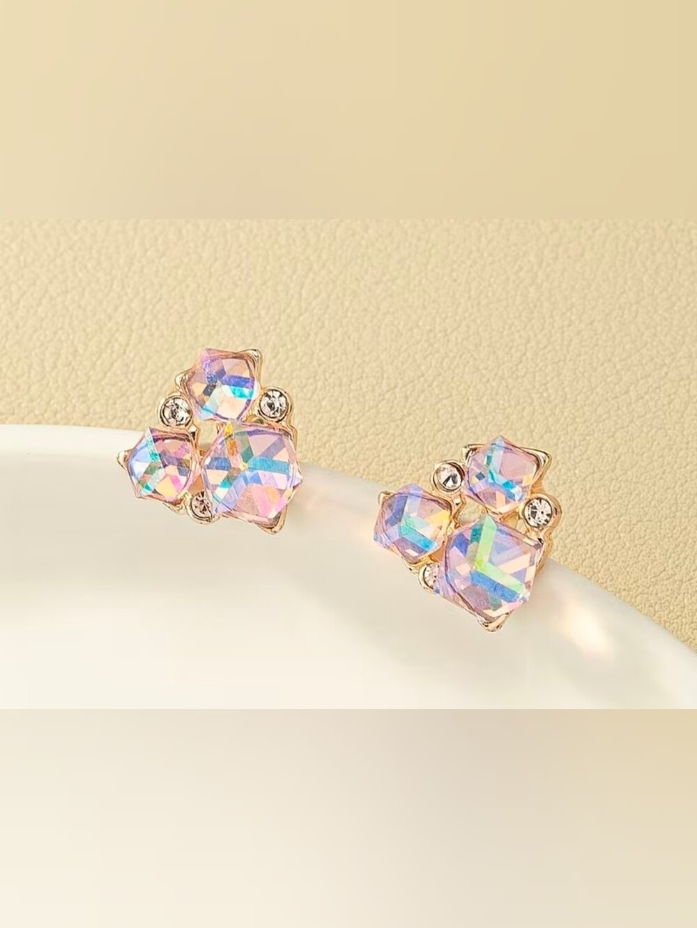 $8 Each Or Bundle 5/$20 Iridescent Light Pink Crystal Cluster Stud Earrings